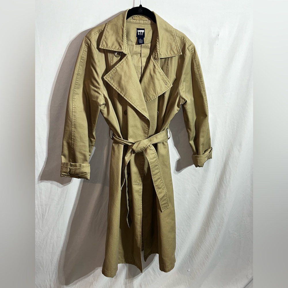 Gap trench coat size LARGE.